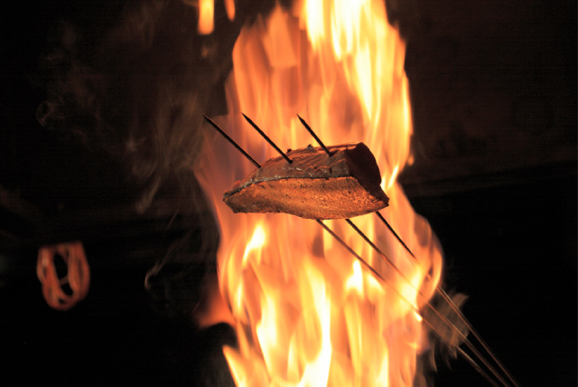 鰹の藁焼きタタキ